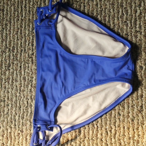 Bikini - Picture 4 of 5